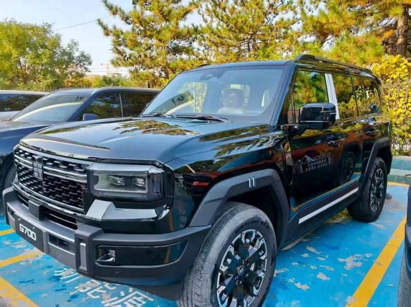 Jetour G700 black SUV imported with Flaw Cars